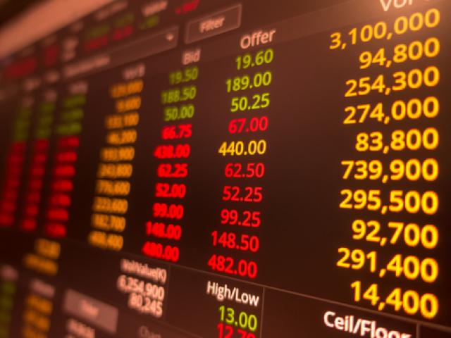 Markets slip after ‘surreal’ presidential debate 